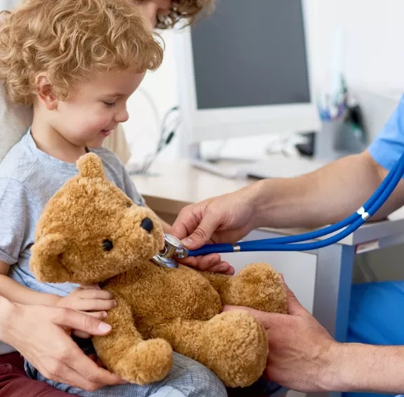 enfant et infirmier 